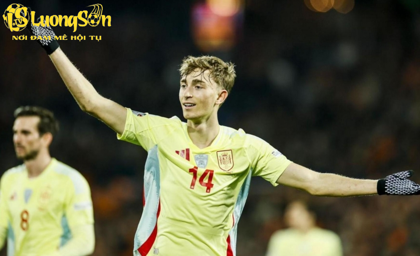 Huijsen nằm trong danh sách chuyển nhượng của Los Blancos hè này
